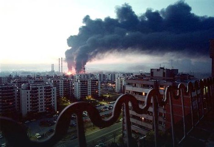 Серб избил пилота НАТО, хваставшегося бомбежками Балкан в 1999 году Серб избил пилота НАТО, хваставшегося бомбежками Балкан в 1999 году