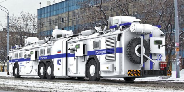 Первоапрельский бронированный полицейский автобус