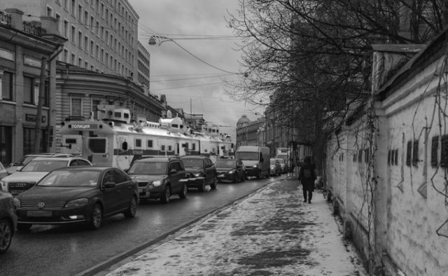 Первоапрельский бронированный полицейский автобус