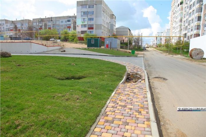 В Керчи дома для переселенцев не выдержали первых дождей