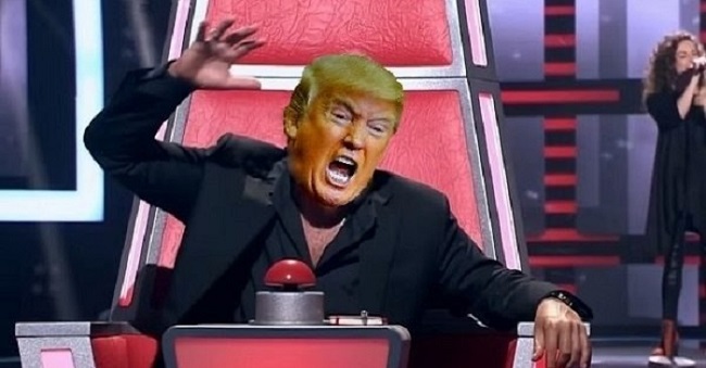 На рабочем столе Трампа есть странная красная кнопка. Ее цель введет тебя в замешательство!