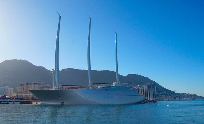 Яхта российского миллиардера Андрея Мельниченко Sailing Yacht A на испытаниях в Гибралтаре