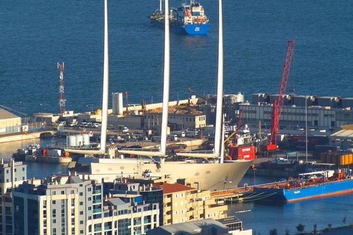 Яхта российского миллиардера Андрея Мельниченко Sailing Yacht A на испытаниях в Гибралтаре