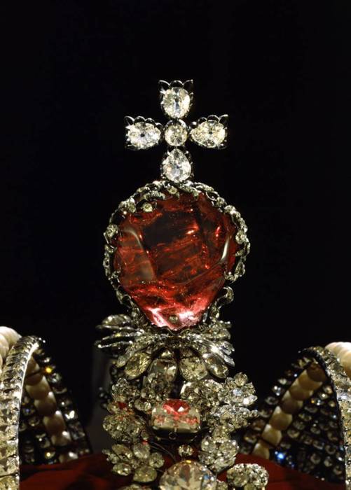 Самые знаменитые короны мира Самые знаменитые короны мира