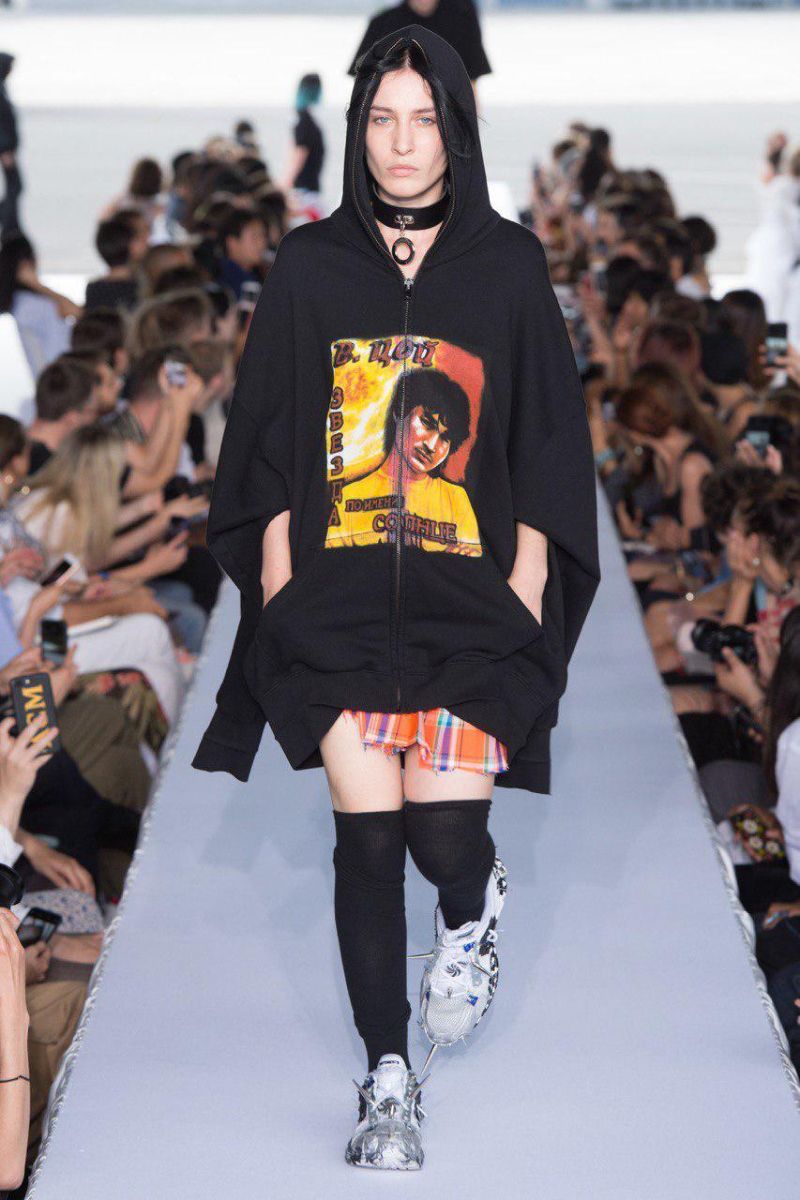 Коллекция Vetements из флагов России, США, Турции и Украины, татуировок и матерщины