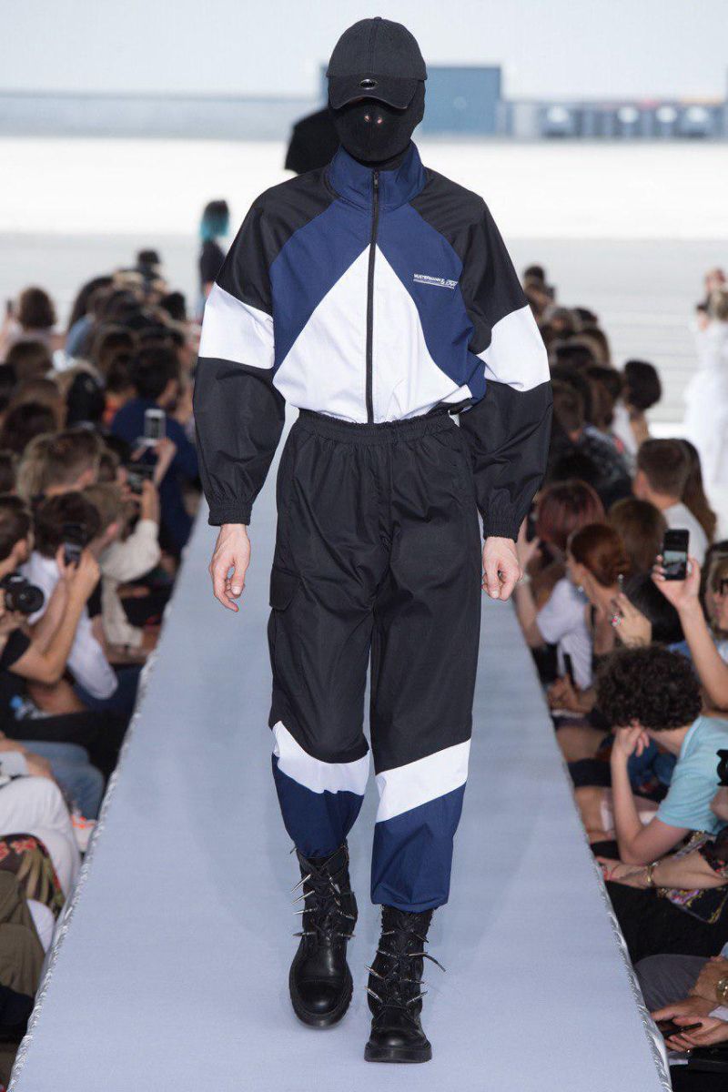Коллекция Vetements из флагов России, США, Турции и Украины, татуировок и матерщины