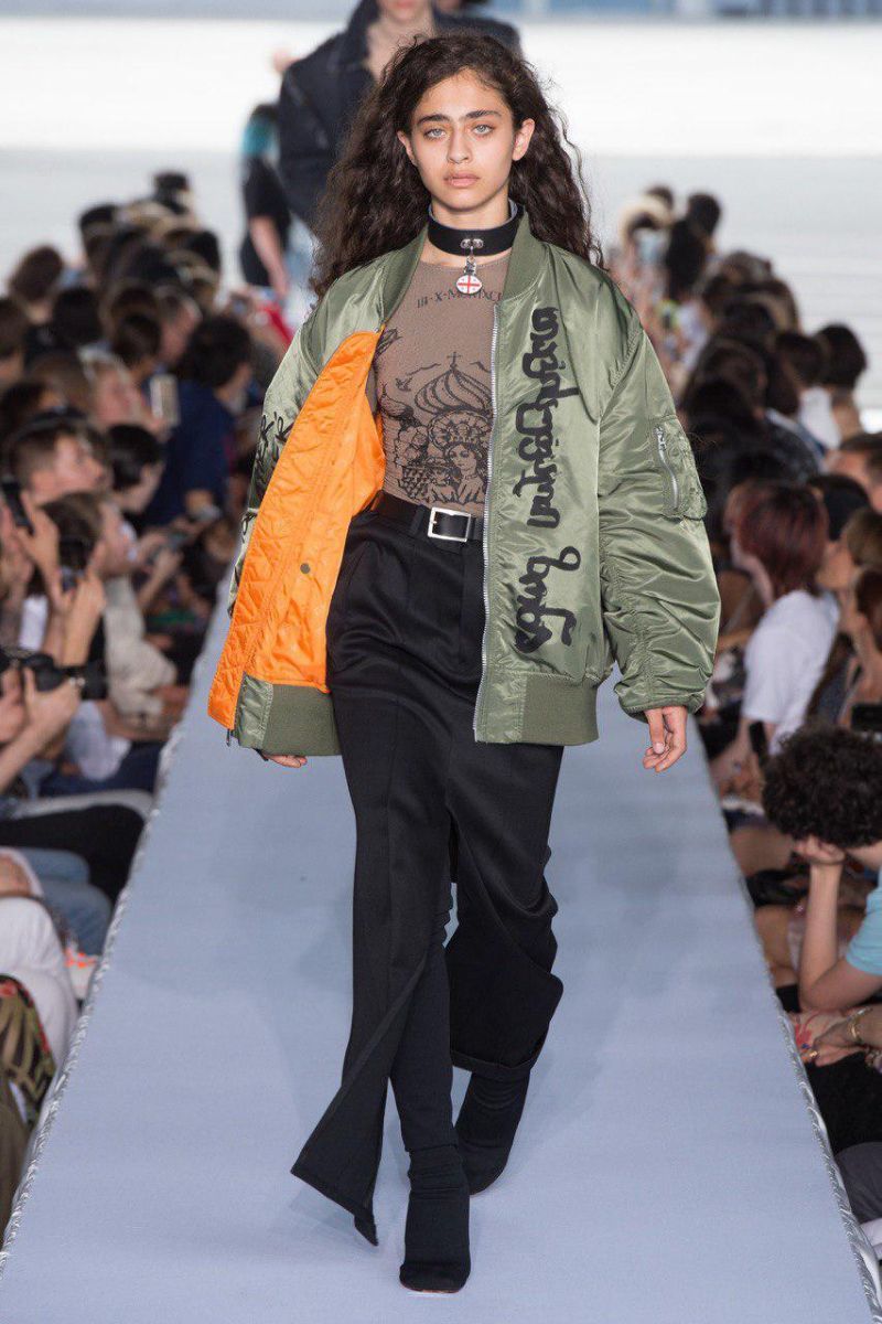Коллекция Vetements из флагов России, США, Турции и Украины, татуировок и матерщины