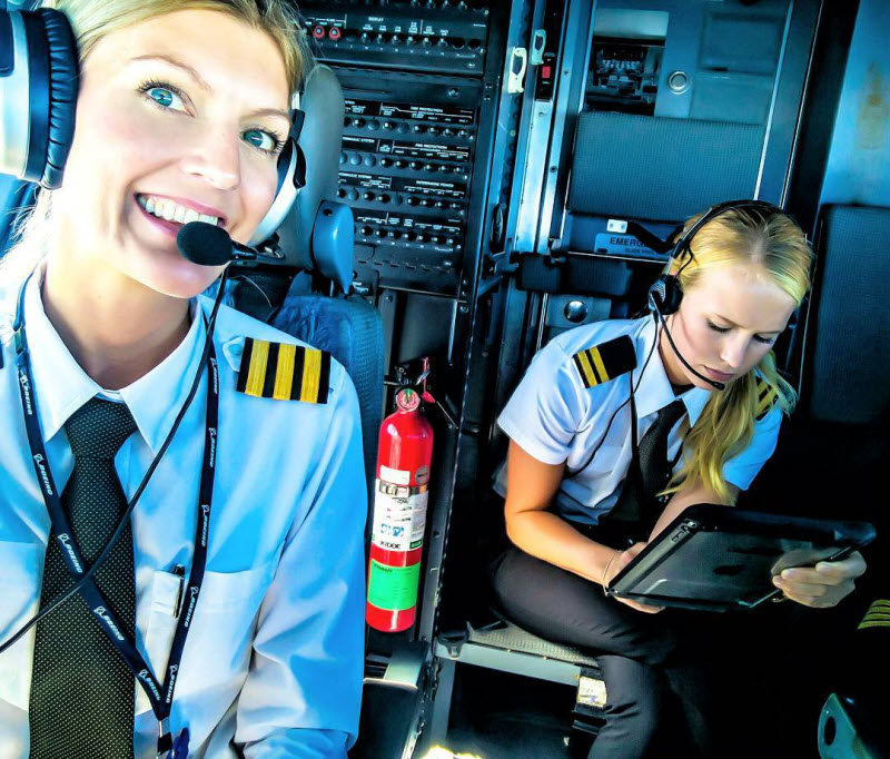 Мария Петтерссон — гламурная девушка-пилот Boeing 737