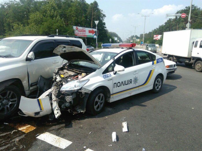 Патрульная полиция Киева за год разбила 150 автомобилей Toyota Prius