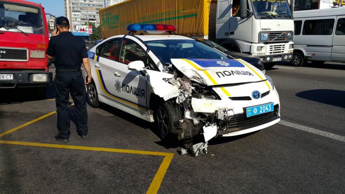 Патрульная полиция Киева за год разбила 150 автомобилей Toyota Prius