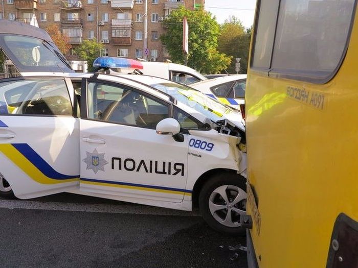 Патрульная полиция Киева за год разбила 150 автомобилей Toyota Prius