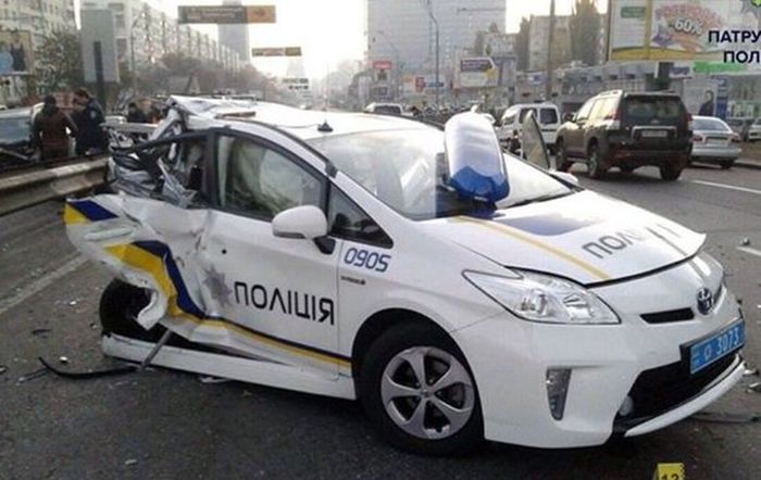 Патрульная полиция Киева за год разбила 150 автомобилей Toyota Prius