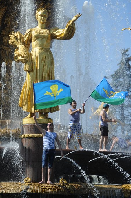 Московские десантники отмечают День ВДВ