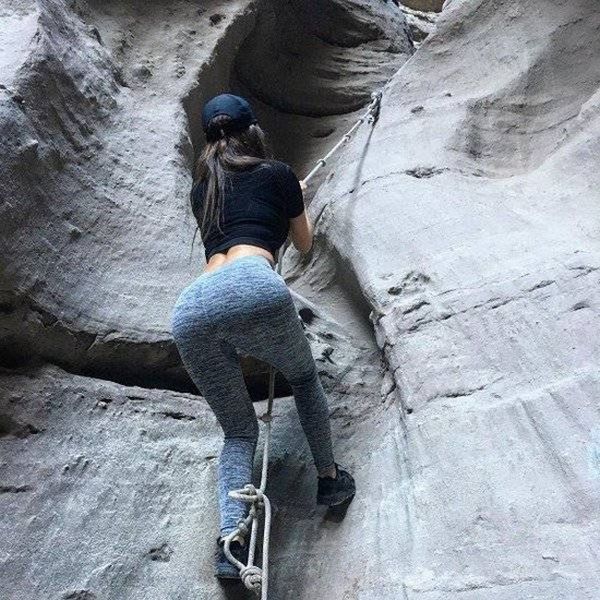 Спортивные девушки в леггинсах