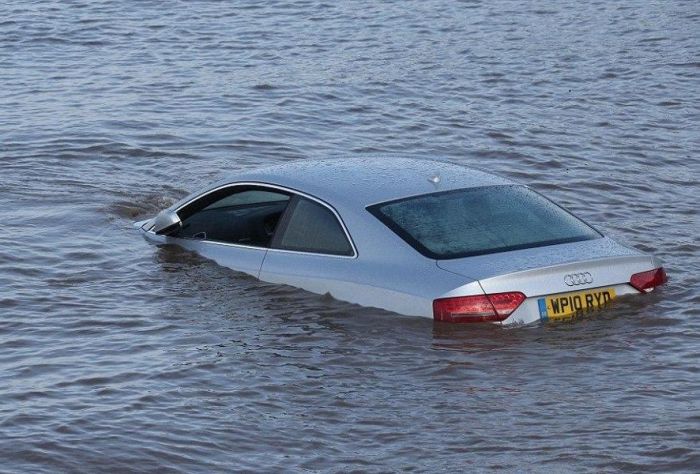 Что будет если оставить автомобиль на берегу моря