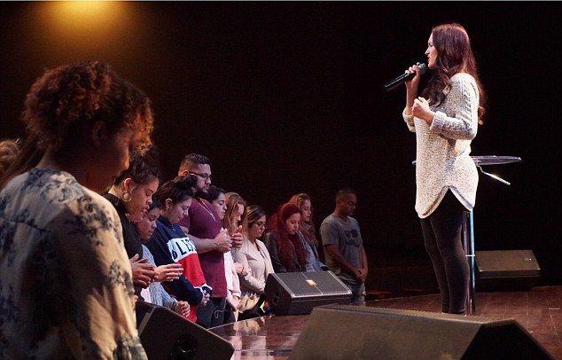 Порнозвезда завязала с 'клубничкой' и стала проповедником