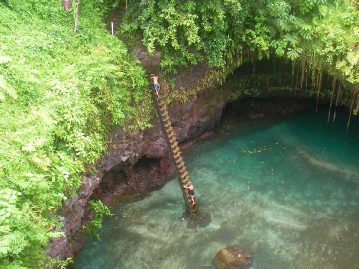 Великолепное озеро To Sua Ocean Trench (10 фото)