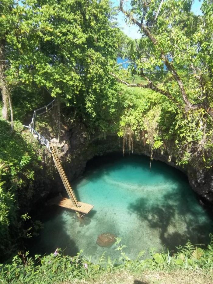 Великолепное озеро To Sua Ocean Trench (10 фото)