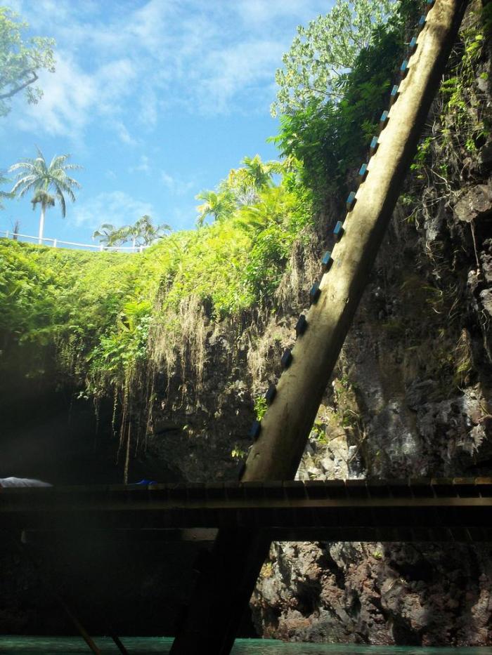 Великолепное озеро To Sua Ocean Trench (10 фото)