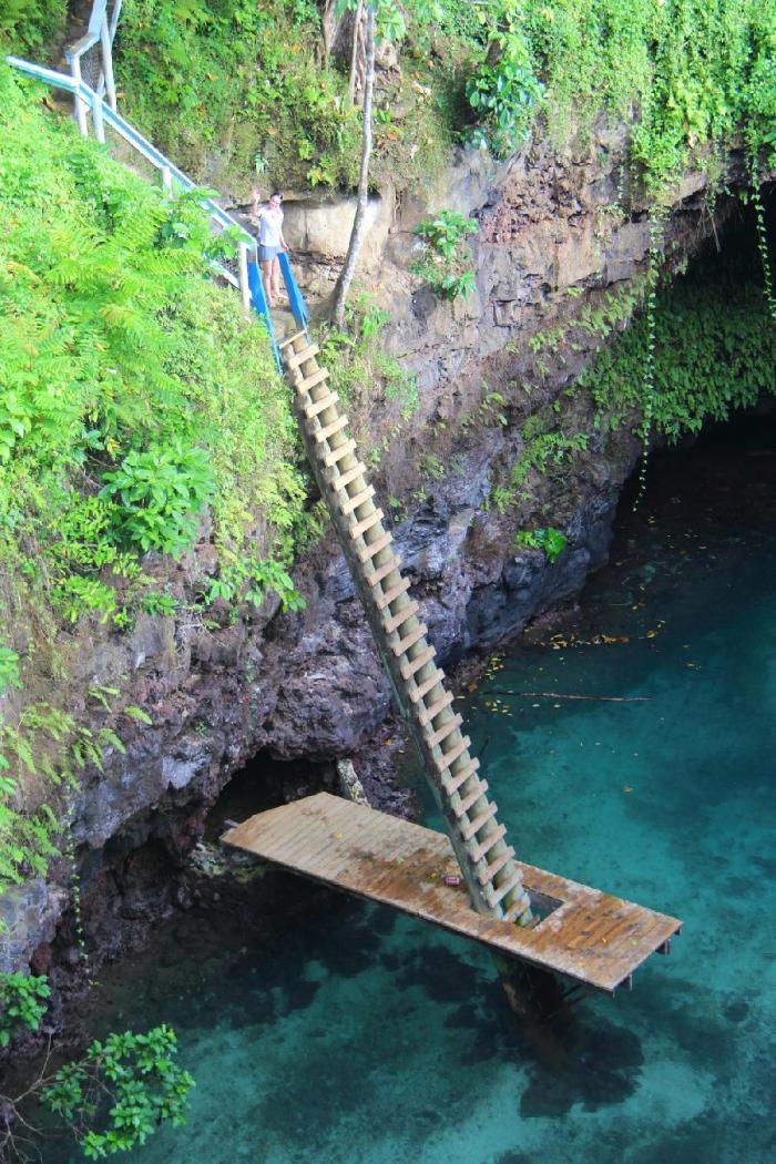 Великолепное озеро To Sua Ocean Trench (10 фото)
