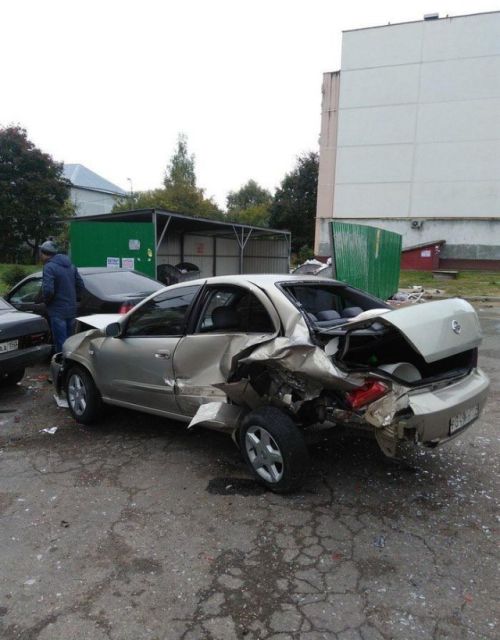 Массовое ДТП во дворе жилого дома в Можайске