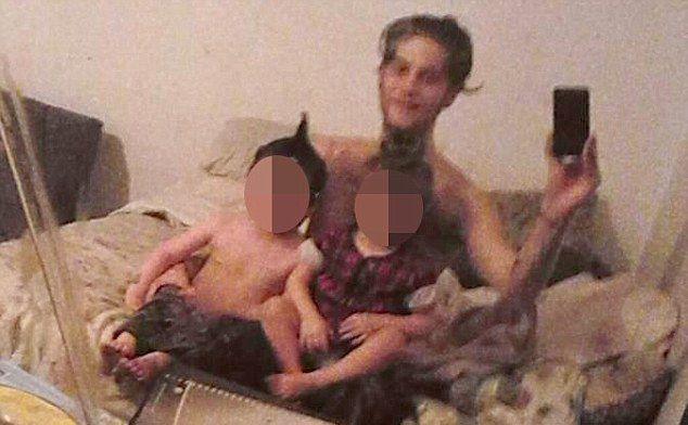 Родители-наркоманы давали своим детям 'сонное зелье' из героина