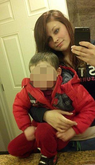 Родители-наркоманы давали своим детям 'сонное зелье' из героина