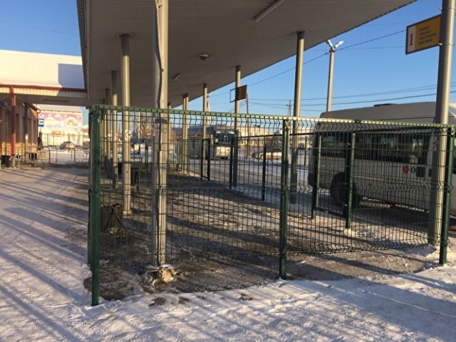 В Тюменской области на автовокзалах установили "клетки" для пассажиров В Тюменской области на автовокзалах установили "клетки" для пассажиров
