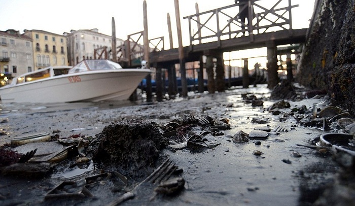 Аномалия в Венеции: знаменитые каналы остались без воды