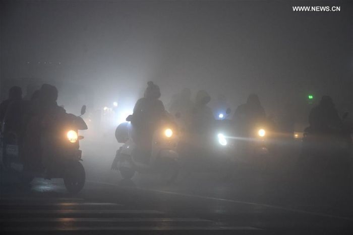 В Китае из-за смога впервые объявили наивысший «красный» уровень опасности