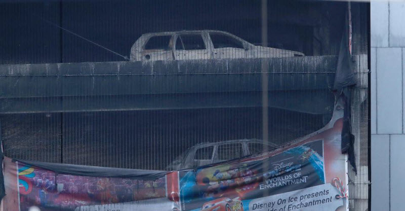 До 1600 автомобилей сожжены до тла на многоэтажной парковке в Ливерпуле