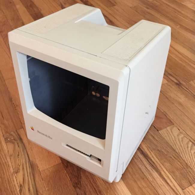 Самодельная урна из старого компьютера Apple Macintosh