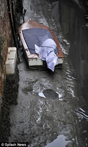 Из каналов Венеции уходит вода Из каналов Венеции уходит вода
