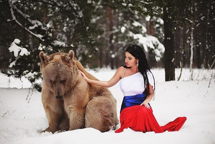 Новая фотосессия с девушкой и медведем