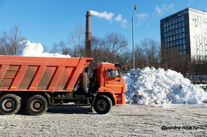 Что делают с убранным снегом? (13 фото)