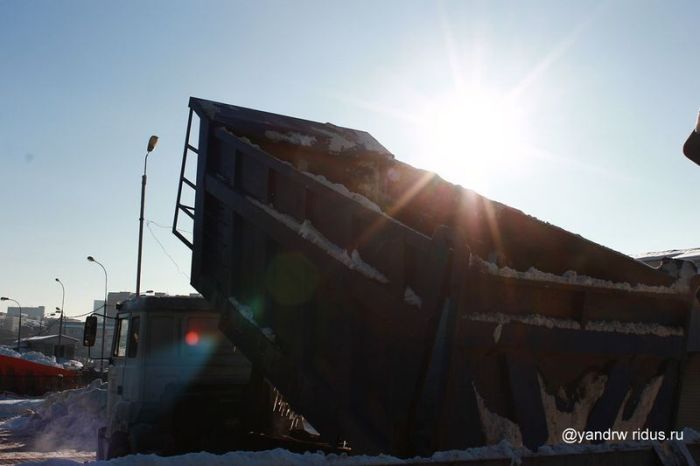 Что делают с убранным снегом? (13 фото)