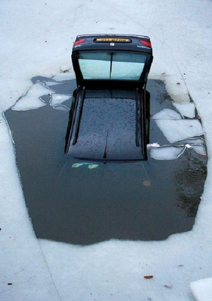 Что будет если поехать по льду (6 фото)