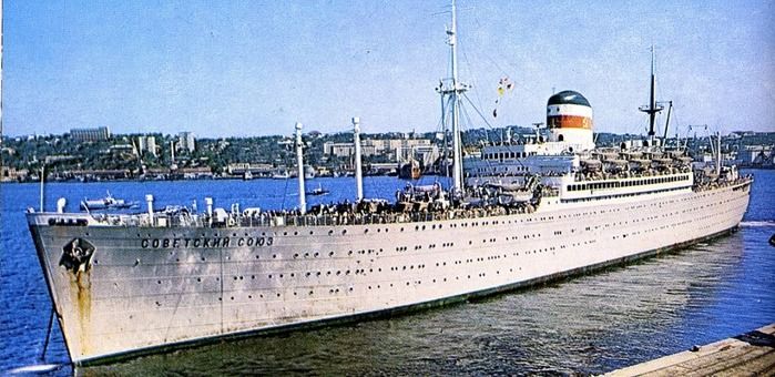 Вплавь из СССР (11 фото)