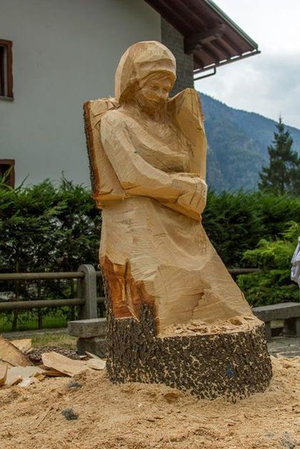 Скульптура из дерева