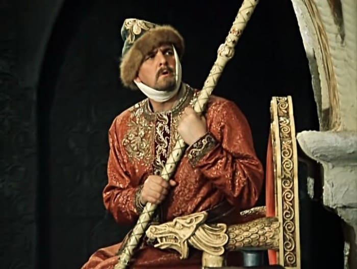 Какие эпизоды пришлось вырезать из комедии «Иван Васильевич меняет профессию» Какие эпизоды пришлось вырезать из комедии «Иван Васильевич меняет профессию»