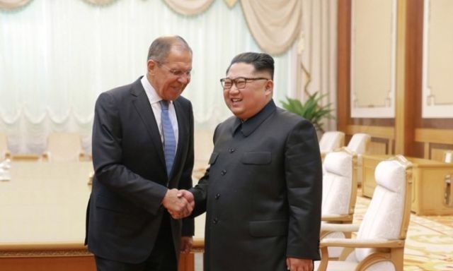 «Россия-1» пририсовала улыбку Ким Чен Ыну на фото с Лавровым