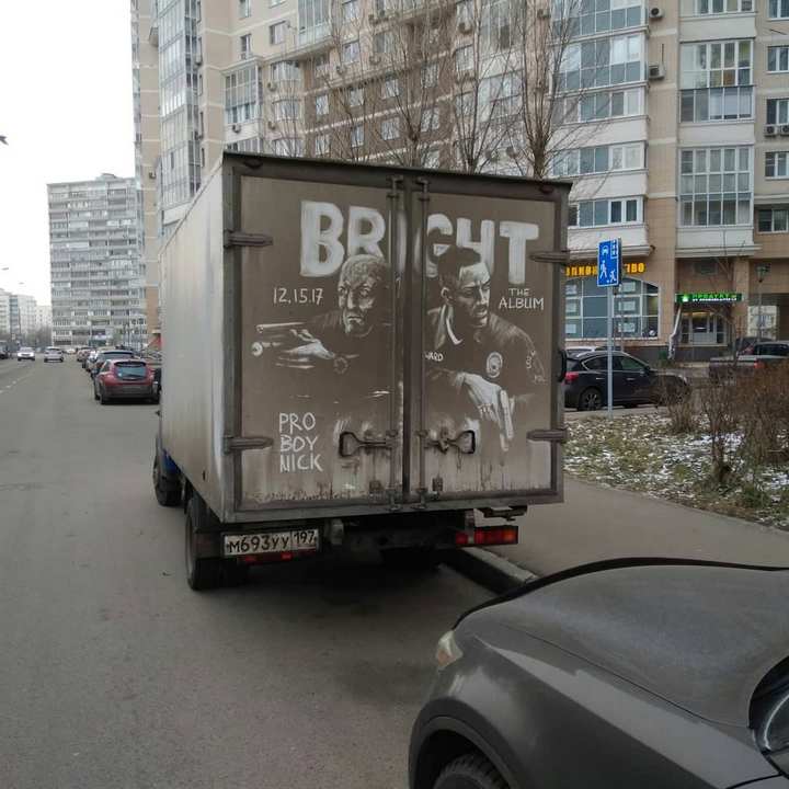 Художник преображает грязные грузовики