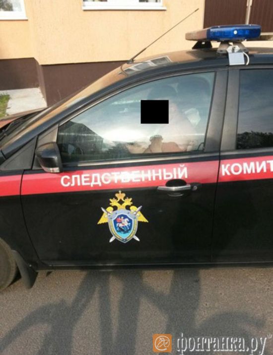 В Невской Дубровке мужчина в трусах ездил на автомобиле Следственного комитета