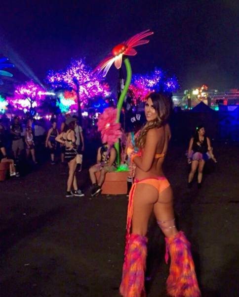 Девушки музыкального фестиваля Electric Daisy Carnival