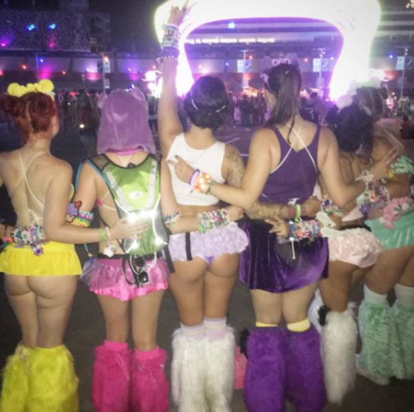 Девушки музыкального фестиваля Electric Daisy Carnival
