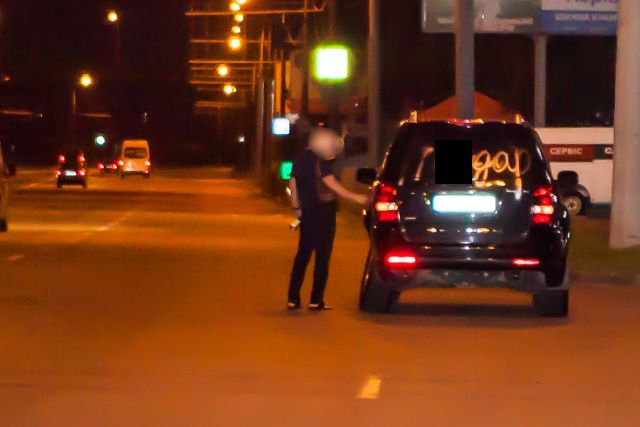 Протаранила автомобиль мужа, отомстив за супружескую неверность