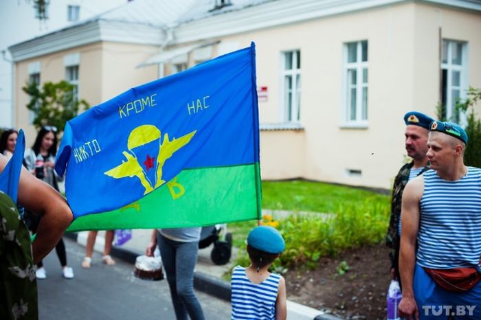 Гомельские десантники посетили новорожденных отказников