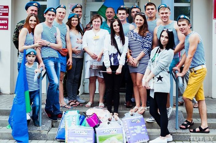 Гомельские десантники посетили новорожденных отказников