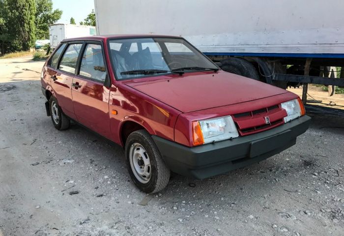 ВАЗ-21093 1990 года выпуска в пробегом 49 км