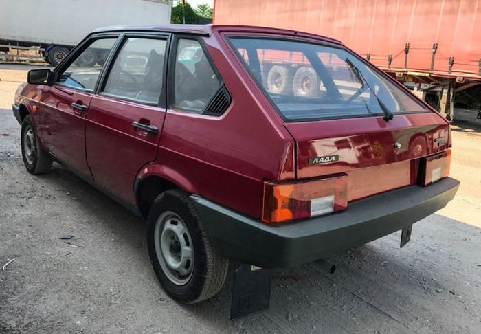 ВАЗ-21093 1990 года выпуска в пробегом 49 км